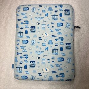 Life in Stars Hollow Book Beau Sleeve